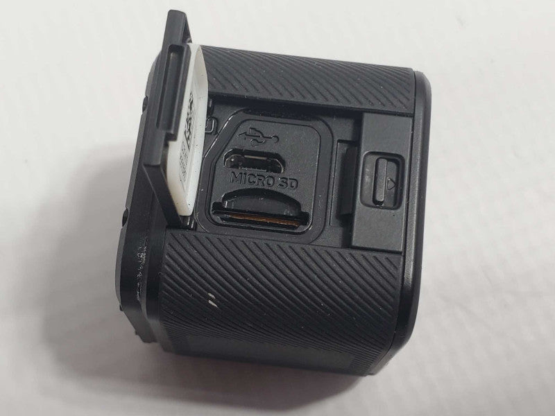 GoPro Hero 4 Session with 3M Attachable Mounting Bracket (READ) |