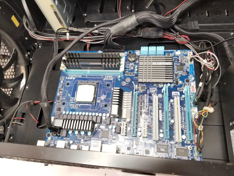Gigabyte GA-990XA-UD3 board w/ AMD CPU and 8GB RAM, with Case Read _