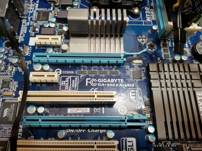 Gigabyte GA-990XA-UD3 board w/ AMD CPU and 8GB RAM, with Case Read _