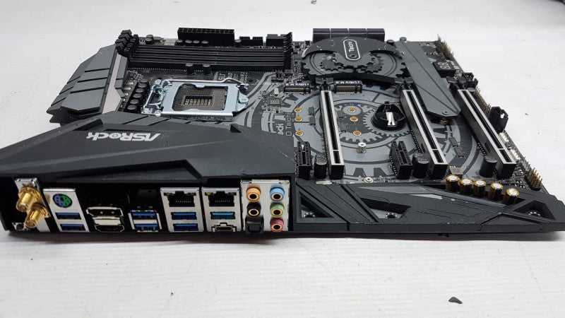 Asrock Z390 Taichi Mo therboard / READ BELOW #