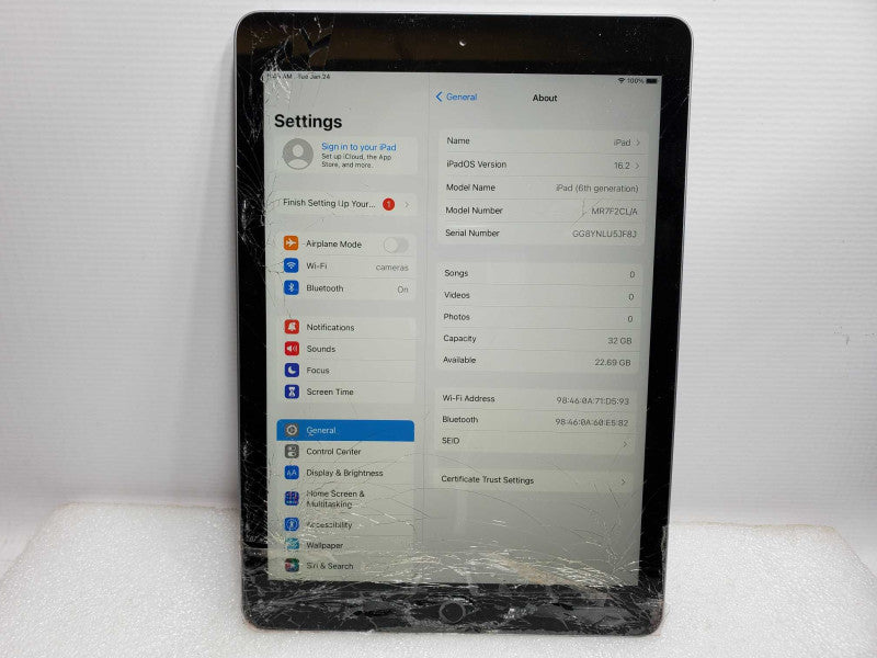 Apple iPad 6th Gen - 32 GB - Gray [Read - Cracked Screen] (