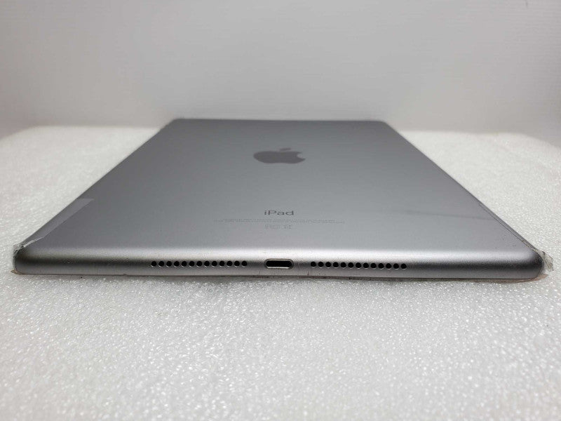 Apple iPad 6th Gen - 32 GB - Gray [Read - Cracked Screen] (