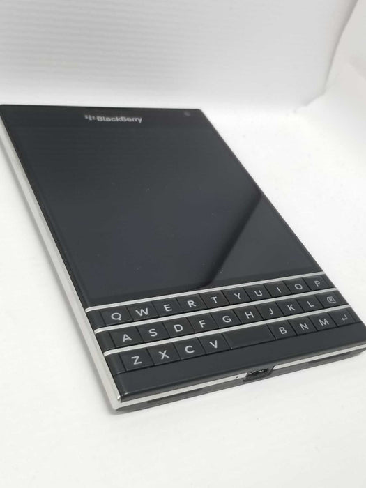 BlackBerry Passport Passport - 32GB - Black, Locked by Wind. ~