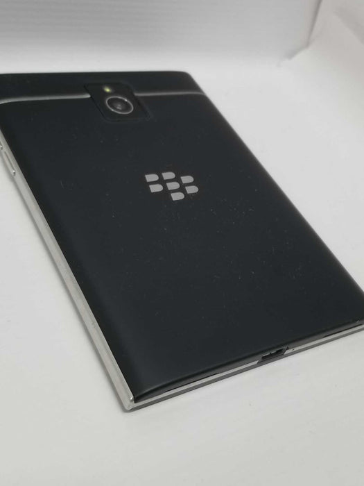BlackBerry Passport Passport - 32GB - Black, Locked by Wind. ~