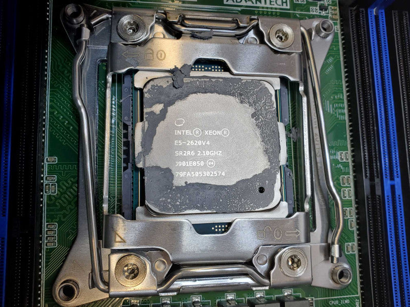 FireEye FEI-016 Xeon E5-2620 v4 @ 2.1 GHz 16GB DDR4 12x 3.5\\" No HDD [READ] (