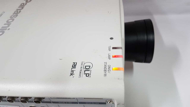 Panasonic DLP Projector PT-DW530U DLP 4000 Lumens / READ #