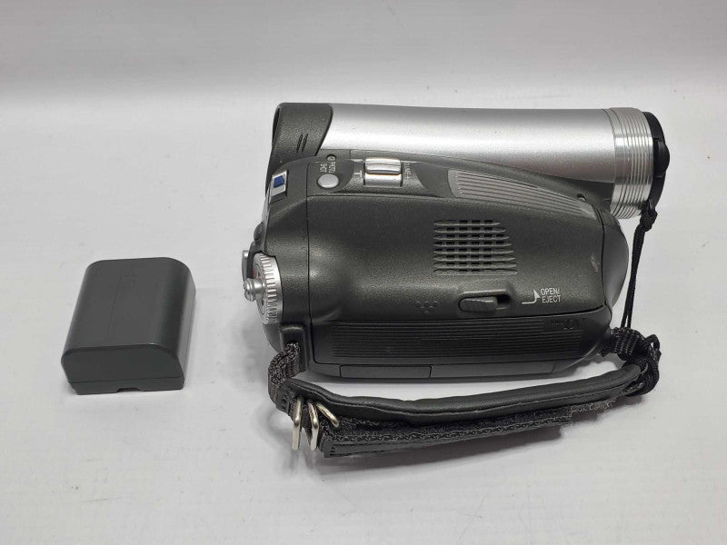 Panasonic PV-GS29 MiniDV Camcorder |