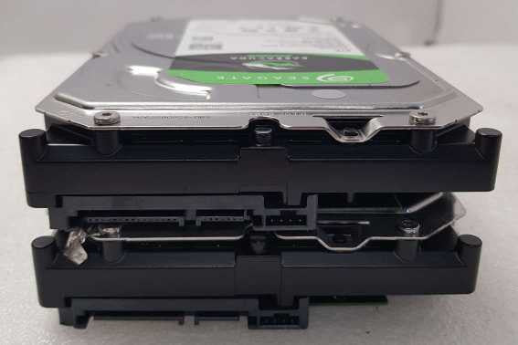 2x 8 TB  SEAGATE BARRACUDA   SATA 3.5  HARD DRIVE