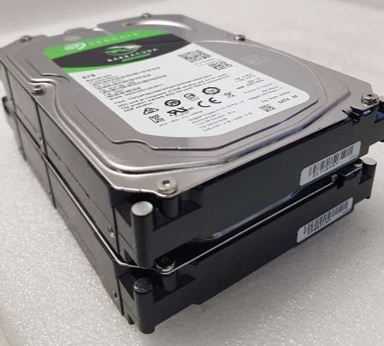 2x 8 TB  SEAGATE BARRACUDA   SATA 3.5  HARD DRIVE