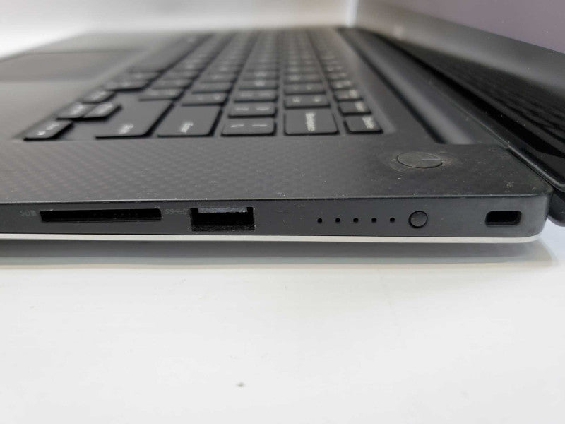 Dell XPS P56F Core i7-7700HQ @ 2.8 GHz 16GB Ram 250GB SSD GTX 1050 4GB [READ] (