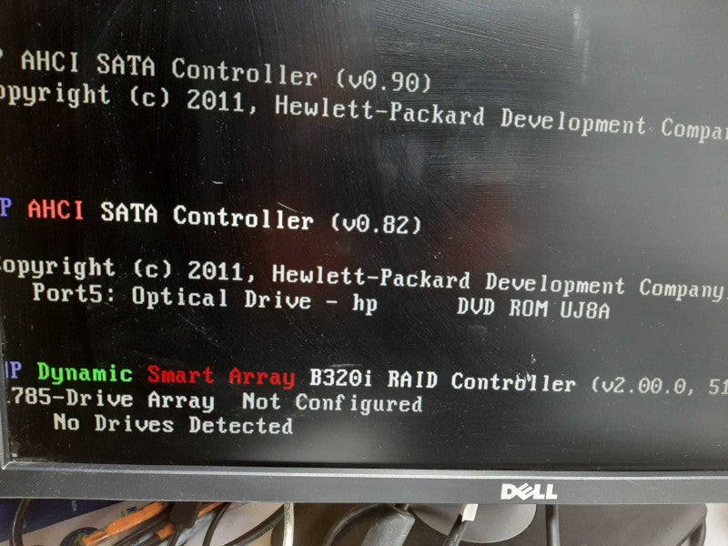 HP ProLiant DL360e Gen8 2x Xeon E5-2440 16GB RAM B320i RAID CONTR No HDD READ