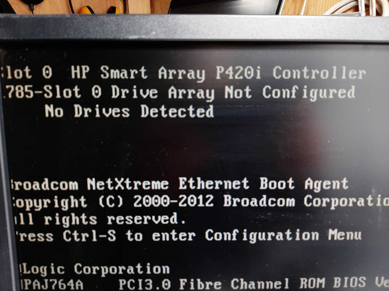 HP ProLiant DL360p Gen8 2x Xeon E5-2609 16GB RAM B420i RAID 2x PSU No HDD READ