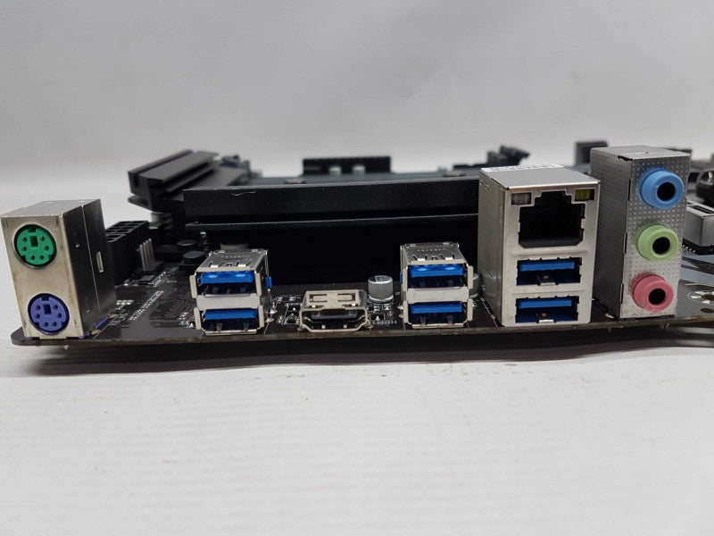 Gigabyte Z390 UD Motherboard DDR4 LGA 1151 - READ #