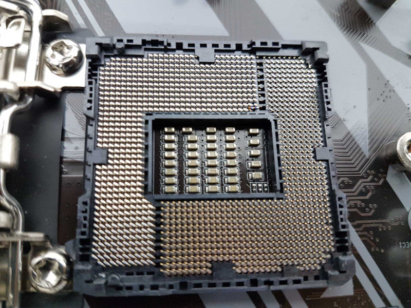 Gigabyte Z390 UD Motherboard DDR4 LGA 1151 - READ #