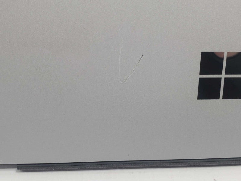 Microsoft Surface Pro 4 1724 Core m3 0.9GHz 4GB RAM 128GB Storage |