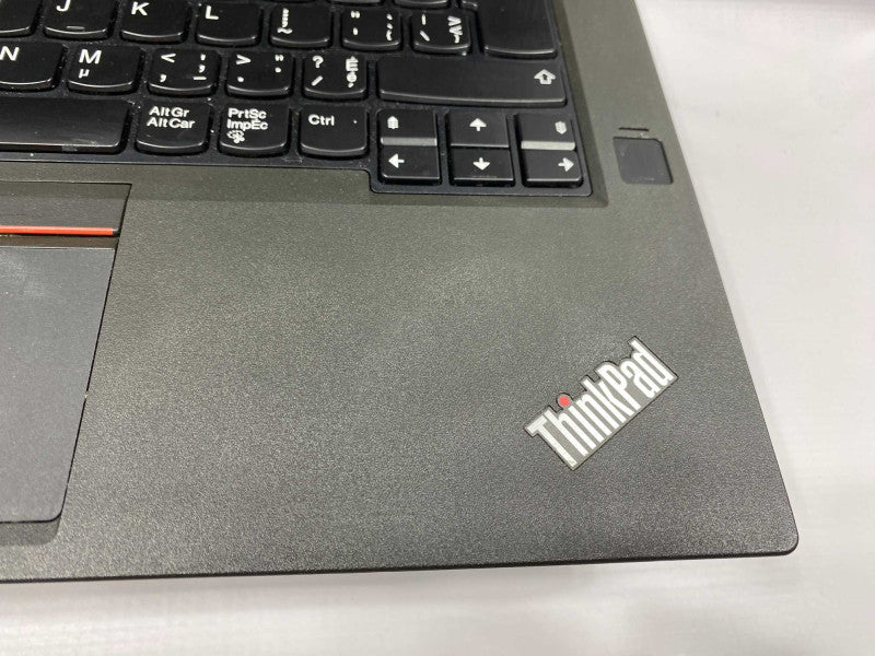 Lenovo ThinkPad T470p with i7-7820HQ CPU 16GB RAM 256GB SSD Storage  -