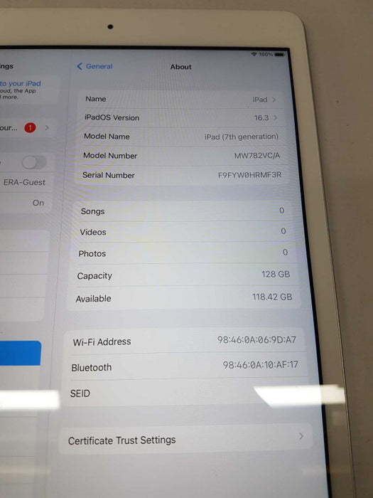 Apple iPad 7th generation white 128GB - Unlocked READ #