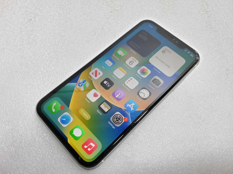 iPhone XR - 64 GB - White [Unlocked - READ] (