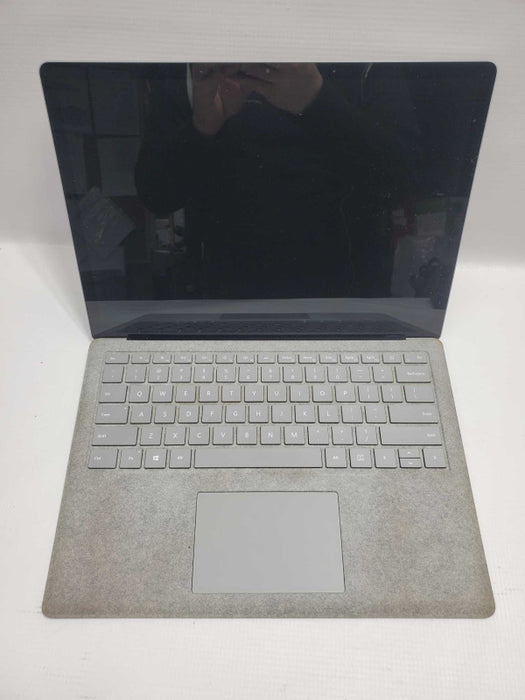 Microsoft Surface Laptop 2 (1769) i5-7200U 8GB RAM 128GB Storage |