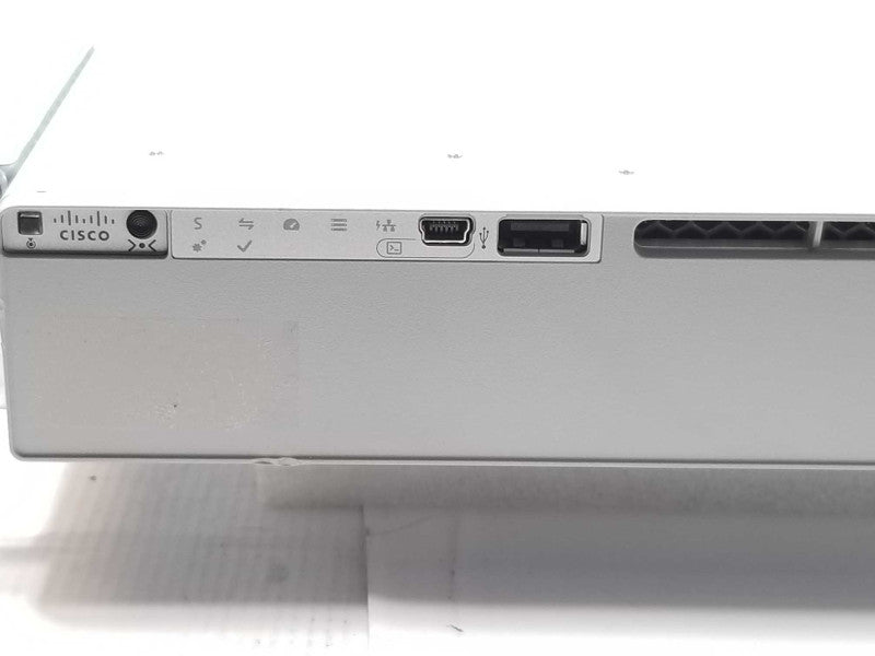 Cisco C9300L-24P-4G-E 24-Port Gig PoE+, 4X1G uplinks, Factory reset _