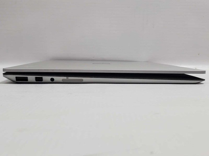 Microsoft Surface Laptop 2 (1769) i5-8250U 8GB RAM 256GB Storage (READ) |