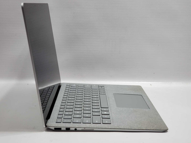 Microsoft Surface Laptop 2 (1769) i5-8250U 8GB RAM 256GB Storage (READ) |