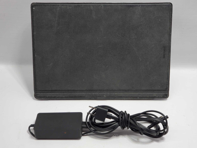 Microsoft Surface Pro 4 (1724) i5-6300U 8GB RAM 256GB Storage |
