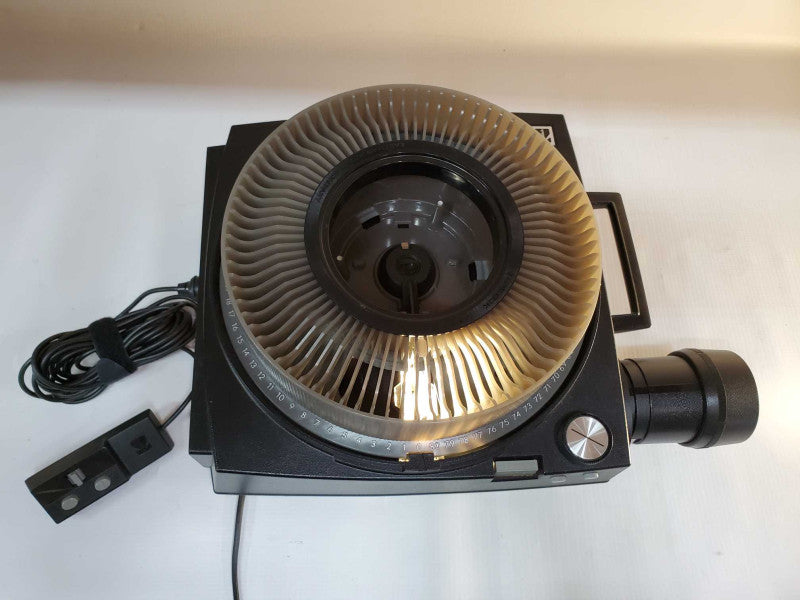 Kodak Carousel 760H Slide Projector + Lens + Slide Tray + Portable Case [Working] (