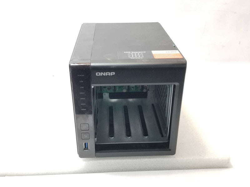 QNAP TS-451+ 4-Bay NAS server, No HDD, No HDD Caddies, Powers on, Read _
