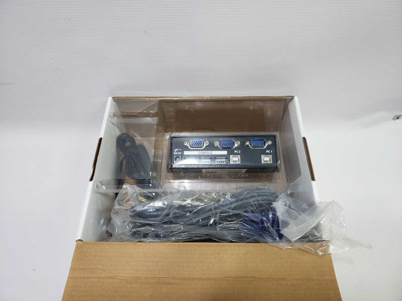 StarTech 2-Port Professional USB KVM Switch Kit with Cables )