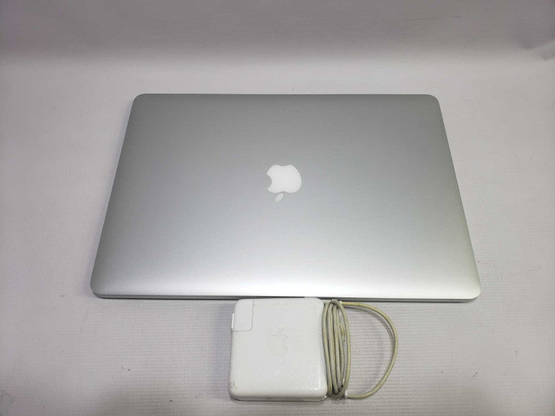 Apple Macbook Pro 15\\" Retina i7 4750HQ @ 2.00 GHz  8GB RAM 250GB HDD )