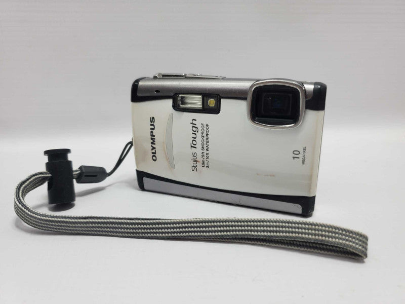 Olympus Tough TOUGH-6000 10.0MP Digital Camera |