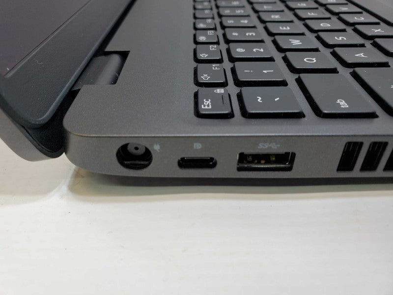 Dell Latitude 5500 Core i5-8365U @ 1.6GHz 8GB DDR4 250GB SSD [Read] (