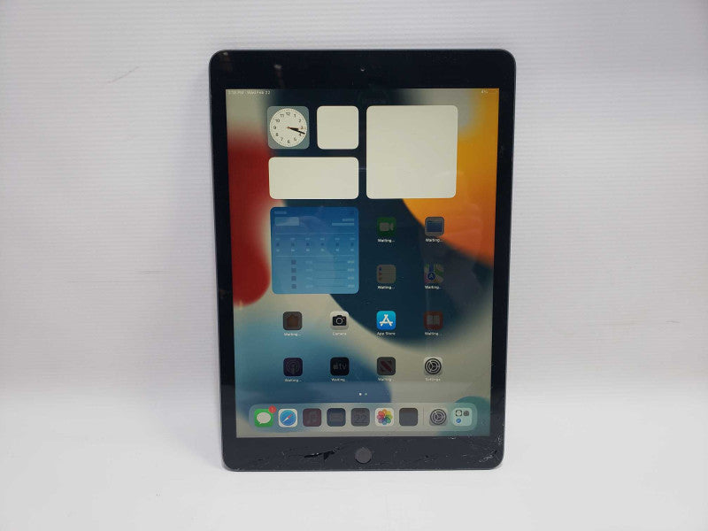 Apple iPad 8th Generation 32GB Space Gray WiFi **READ* )