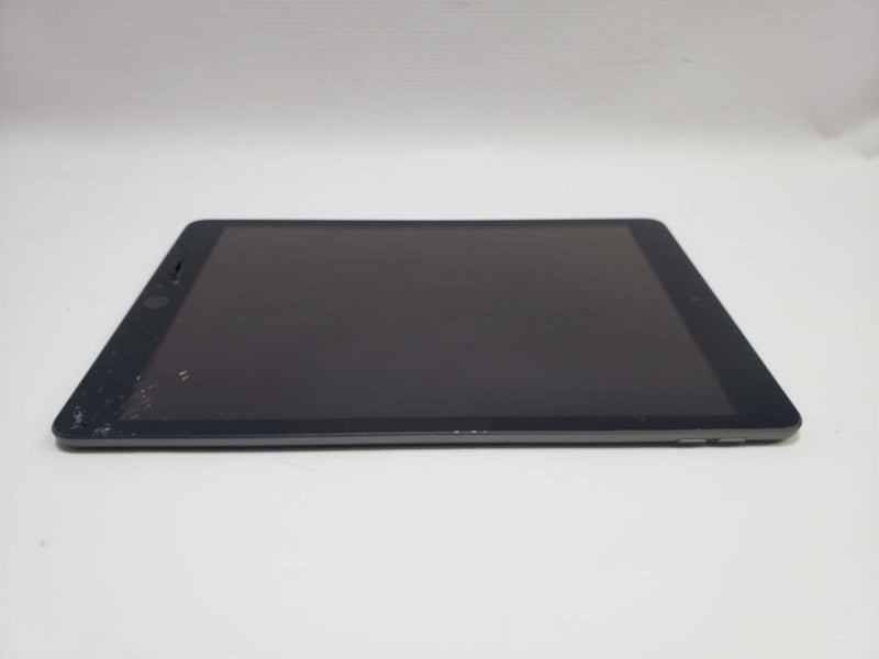 Apple iPad 8th Generation 32GB Space Gray WiFi **READ* )