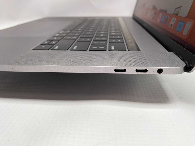 2018 Macbook Pro 15-inch TouchBar with Intel i7 CPU 16GB RAM & 500GB READ  -