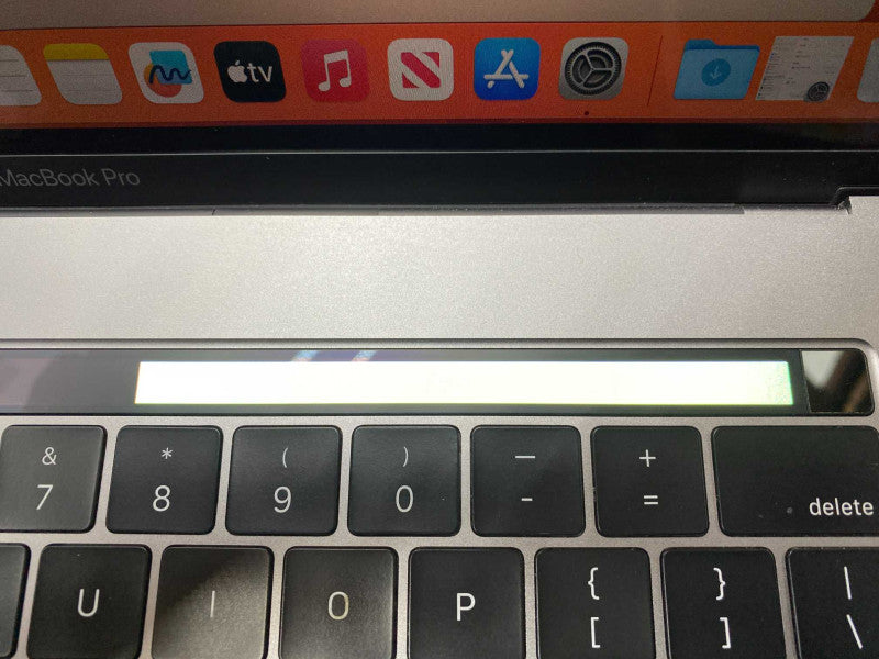 2018 Macbook Pro 15-inch TouchBar with Intel i7 CPU 16GB RAM & 500GB READ  -