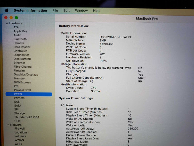 Macbook Pro 2017 15" Core i7-7820HQ @ 2.9GHz 16GB DDR3 500GB SSD [Read] (