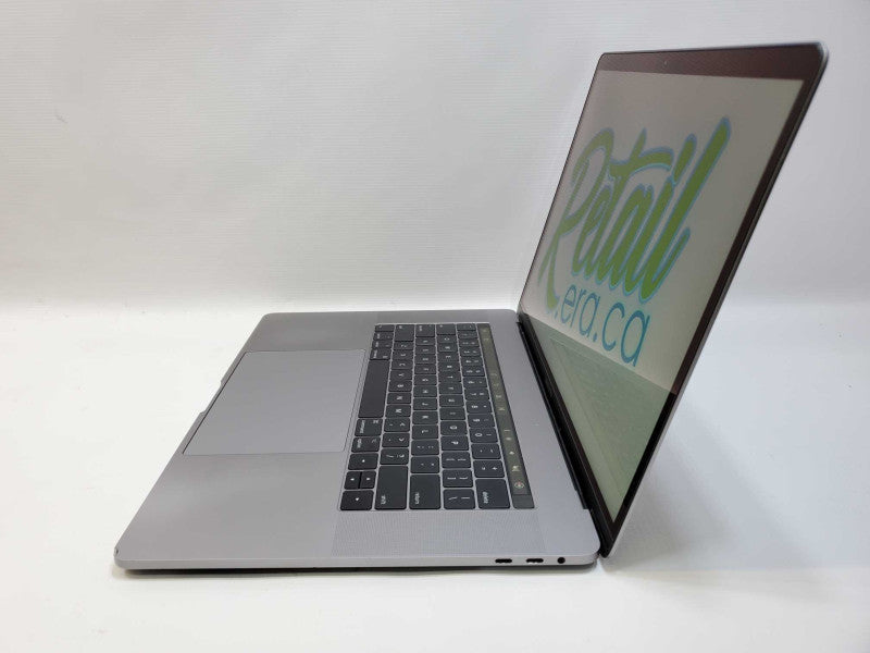 Macbook Pro 2017 15" Core i7-7820HQ @ 2.9GHz 16GB DDR3 500GB SSD [Read] (