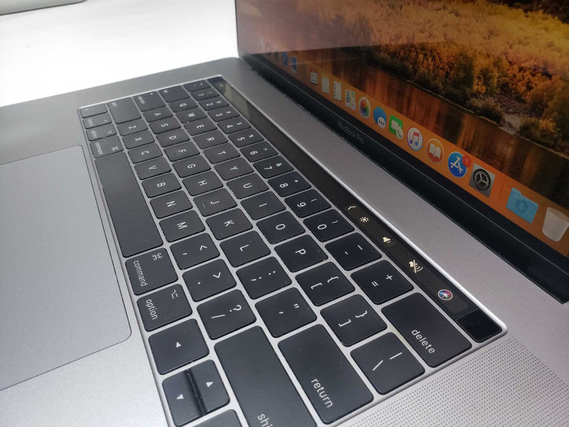 Apple MacBook Pro 15 Inch 2016 Quad Core i7 2.9GHz 16GB RAM  )