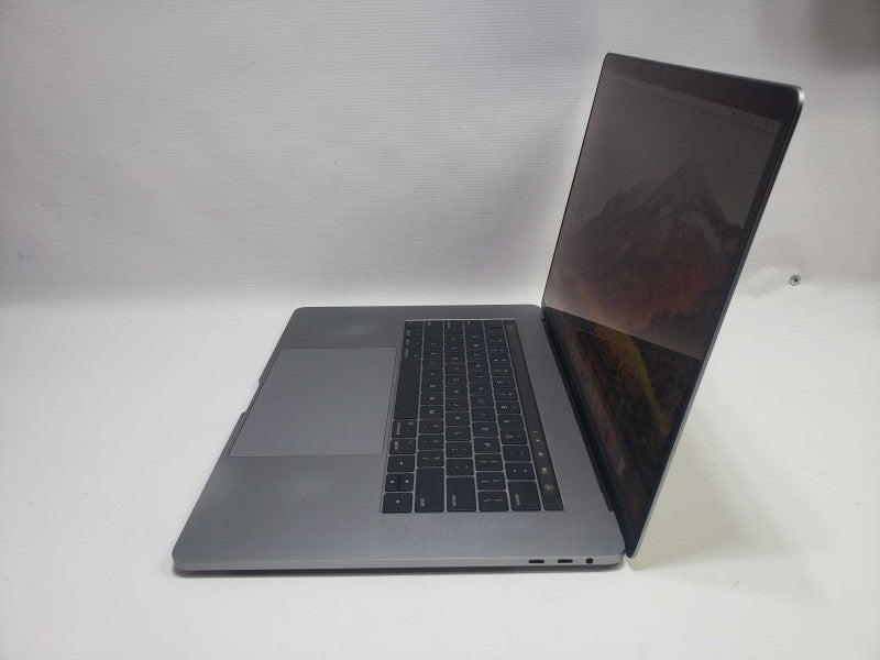 Apple MacBook Pro 15 Inch 2016 Quad Core i7 2.9GHz 16GB RAM  )