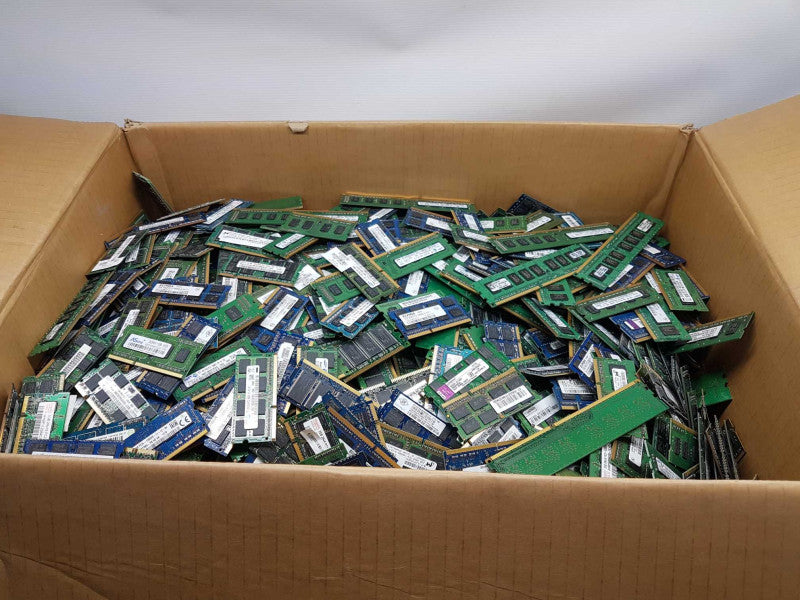 Box of scrap Non heatSink MIXED memory 49.3lb  - READ #