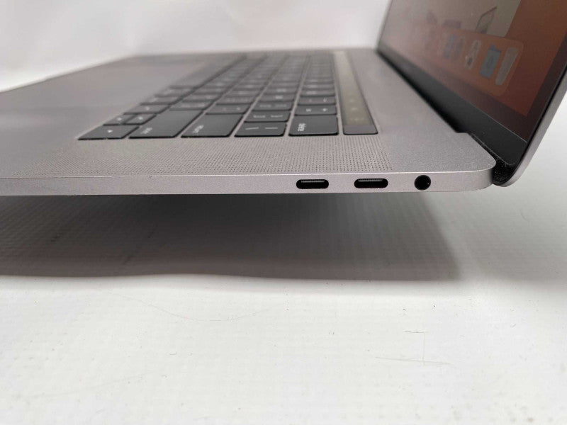MacBook Pro 15-inch 2017 with Intel Core i7 CPU 16GBB RAM & 500GB Storage READ -