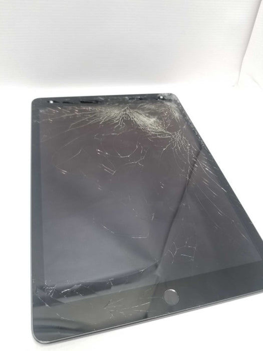 Apple iPad 9th Gen 10.2â 64GB A2602 WiFi Only Space Grey, READ* ~