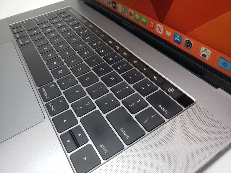 MacBook Pro 15 A1707 2017 TCH BAR i7-7820HQ @ 2.9 16GB 512GB SSD *READ* )