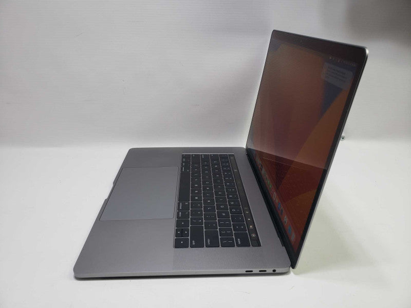 MacBook Pro 15 A1707 2017 TCH BAR i7-7820HQ @ 2.9 16GB 512GB SSD *READ* )