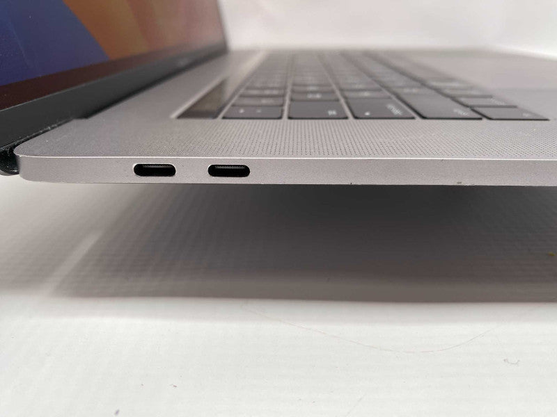 2017 MacBook Pro 15-inch with i7 CPU 16GB RAM & 500GB storage READ  -
