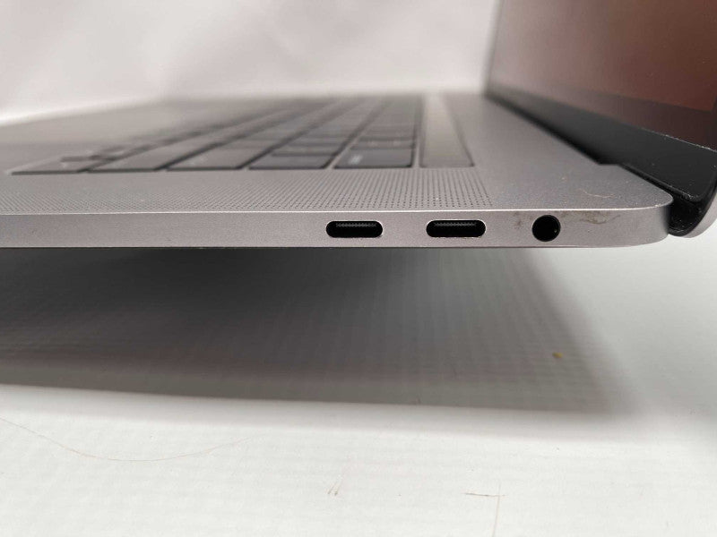 2017 MacBook Pro 15-inch with i7 CPU 16GB RAM & 500GB storage READ  -