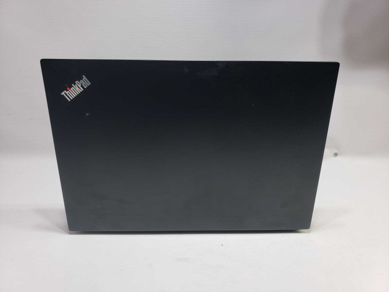 Lenovo thinkpad E590 i7 8565U 8 GB RAM 250 GB SSD )