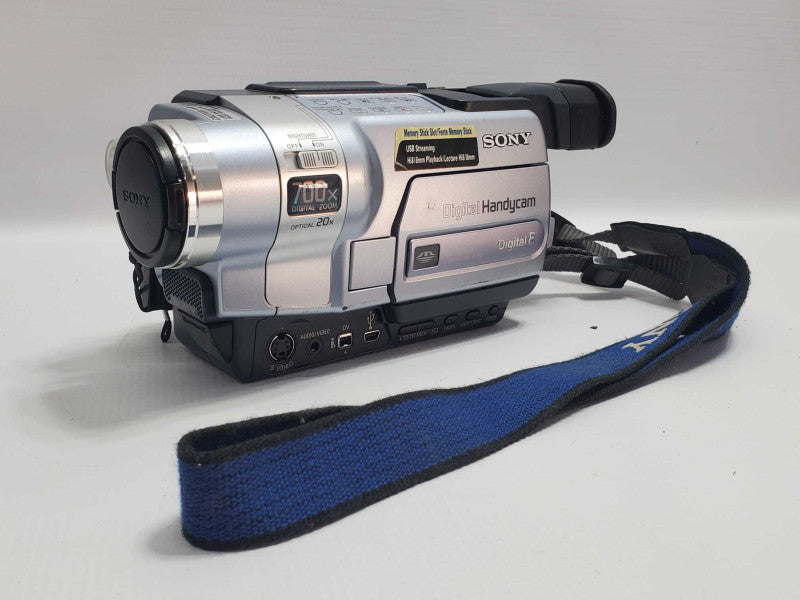 Sony Digital Handycam Digital 8 DCR-TRV350 Videocamera |